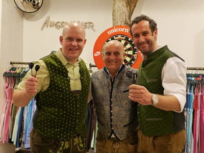v.li. Michael van Gerwen, Axel Munz, Elmar Paulke