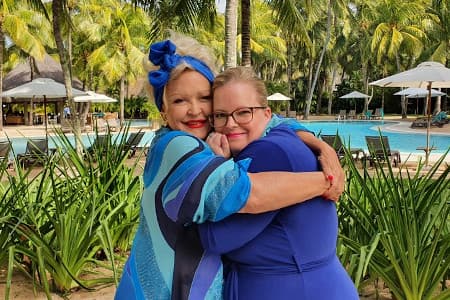 Beim Dreh auf Mauritius: Angelika Milster (links) und Andrea Schneider.