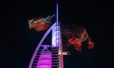 Der Drache aus Drohnen am Burj Al Arab Jumeirah.
