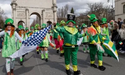 Die Iren marschieren durch München. beim St. Patrick's Day.