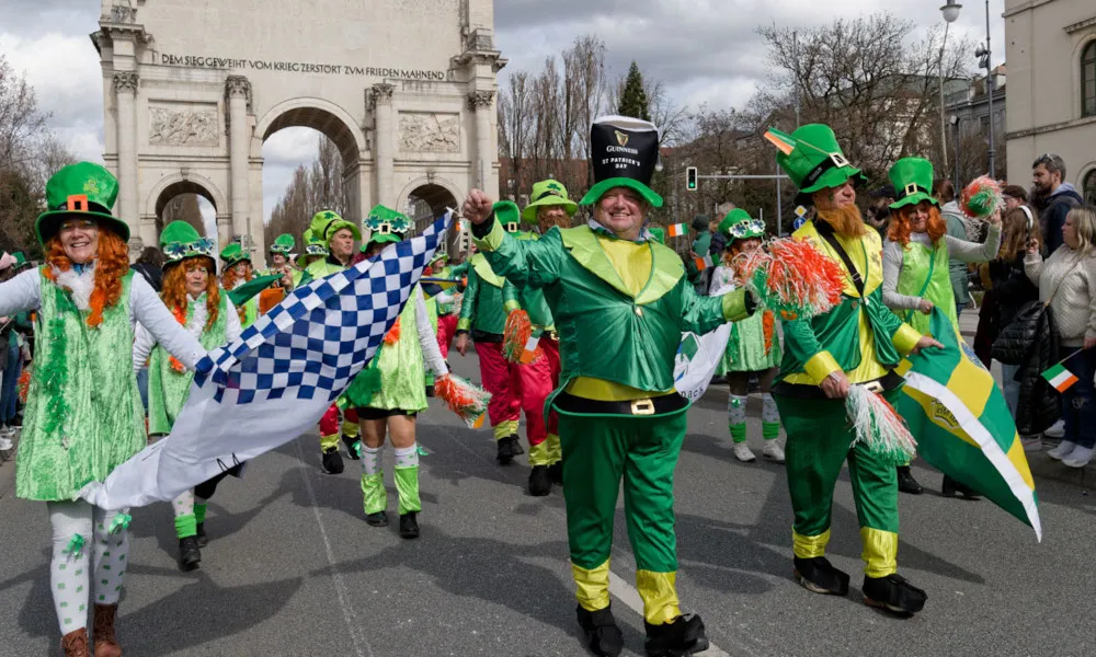 Die Iren marschieren durch München. beim St. Patrick's Day.