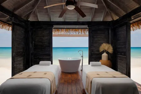 In den Red Lane® Spas der Sandals Resorts finden Anwendungen teilweise auch im Freien statt.