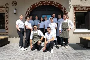 Das Team von Fö & Flamma dal Barun vor dem Eingang