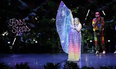 Gisa Flake bei der Preisverleihung auf der Bühne bei der FIRST STEPS 2025 Verleihung im Theater des Westens in Berlin