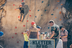 Familienspass am Kletterberg ©Jan Hanser Mood Photography
