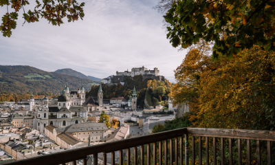 Blick vom Mönchsberg über die herbstliche Altstadt, die zum UNESCO Weltkulturerbe gehört ©Tourismus Salzburg GmbH, Markus Kohlmayr