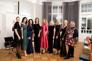 Simone Klinkner, Sarah Aschberger, Michaela Aschberger, Tijen Onaran, Franziska Kohlpaintner, Catharina Recker, Natalie Linke, Petra Lendt, (Alle Talbot Runhof Design), Angelika Stöberlein