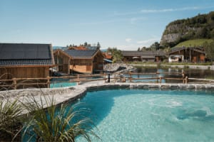 Naturbadesee mit traumhafter Aussicht ©Ulla Wälder (Alpzitt Chalets)