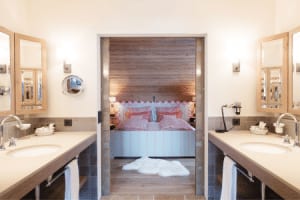 Grand Chalet – Bad & Schlafzimmer ©Lech Lodge