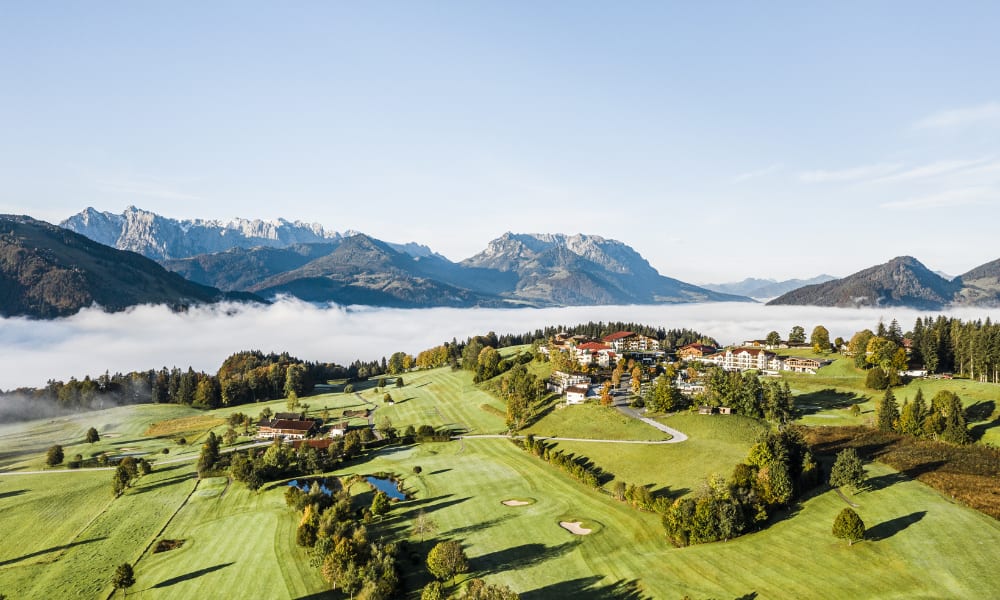 Gesamtanlage des Peternhof im Herbst ©Hannes Niederkofler Hotel Peternhof