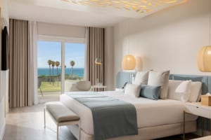 Wunderschöne Zimmer mit Blick auf das Meer ©Amàre Hotels