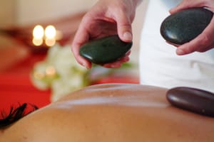 Steinmassage ©︎ IMPULS HOTEL TIROL