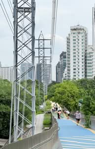 Skywalk in Bangkok zwischen Benjakitti-Park und Lumphini-Park © Christoph Paulus