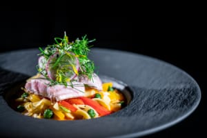 Komponierte_Gourmetkreation_aus_der_Haubenküche.png